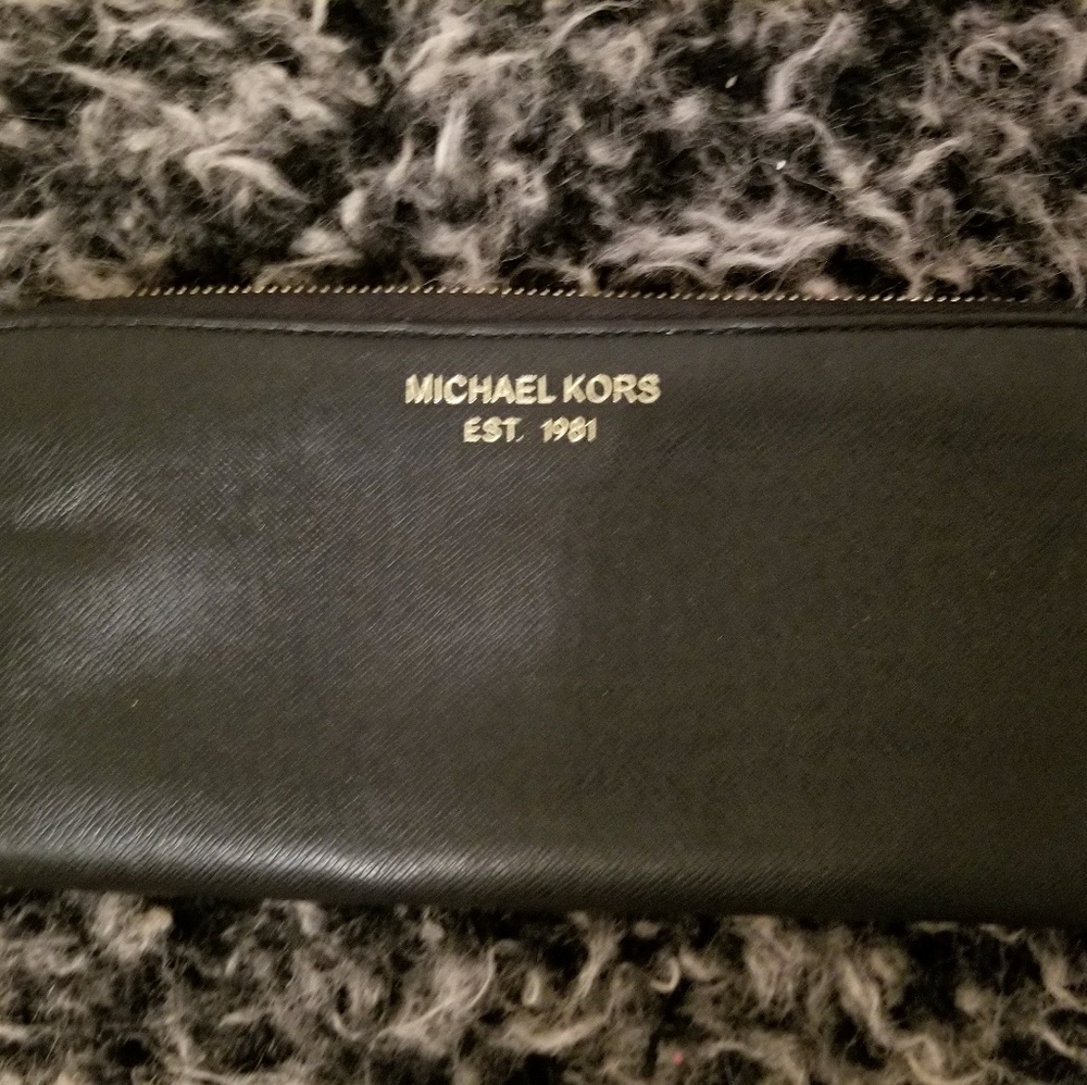 Michael Kors Zip wallet